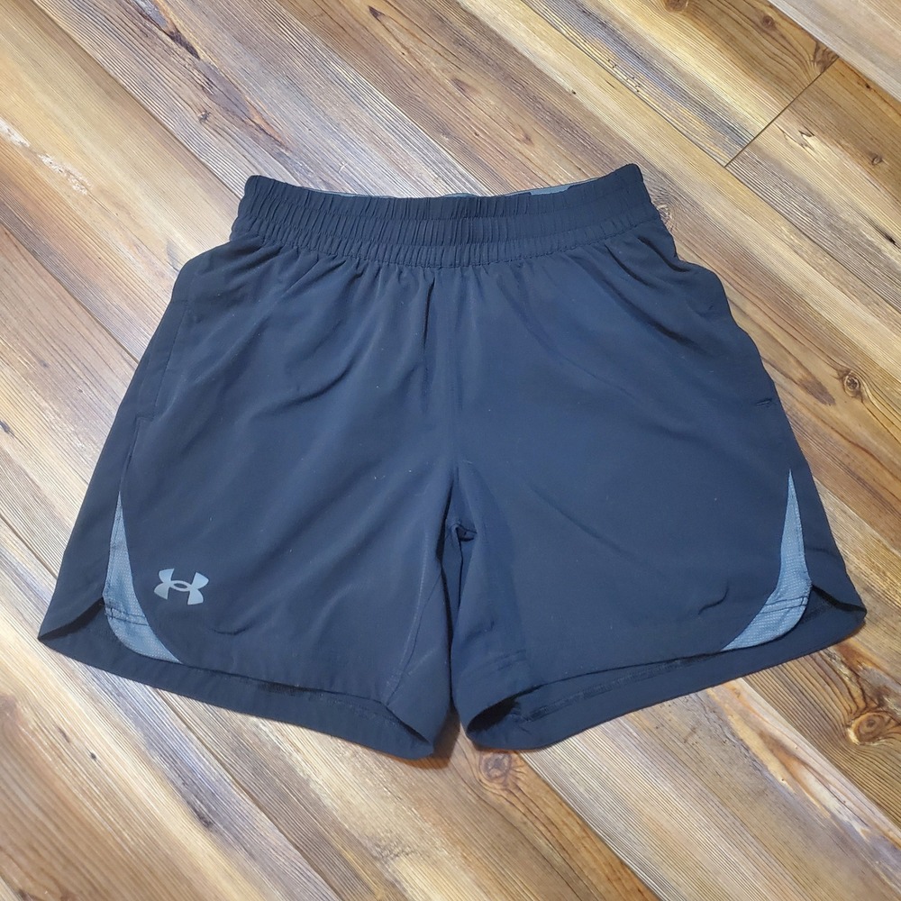 Under Armour Mens Black Fitted Athletic Training Shorts 1390434 Size S 6" Inseam